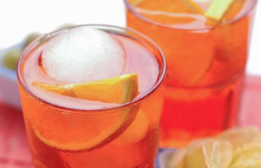 Spritz aperatif buz ile