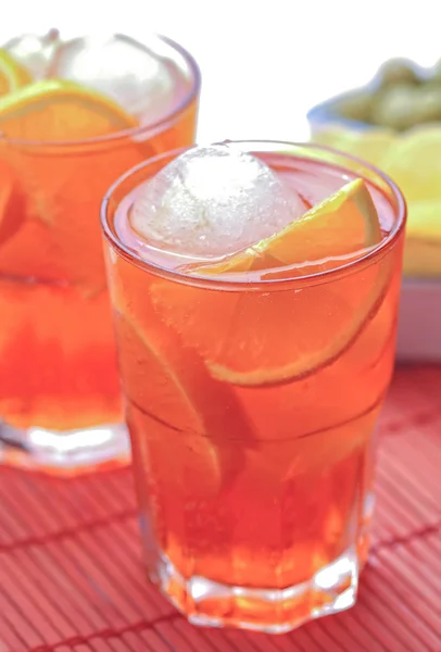 Spritz-Aperitif mit Eis — Stockfoto