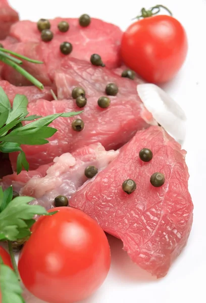 Ham sığır eti biftek yeşil biber ile — Stok fotoğraf