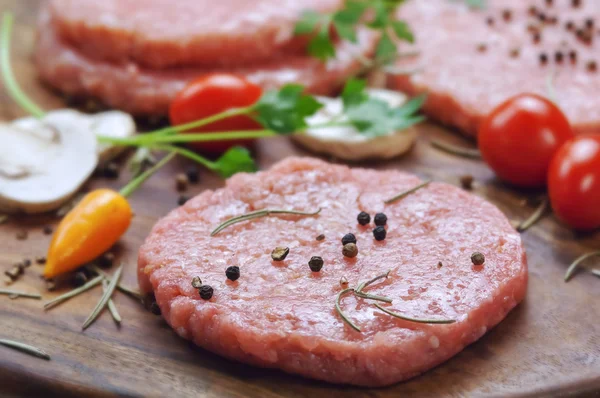 Carne molida fresca y jugosa cruda — Foto de Stock