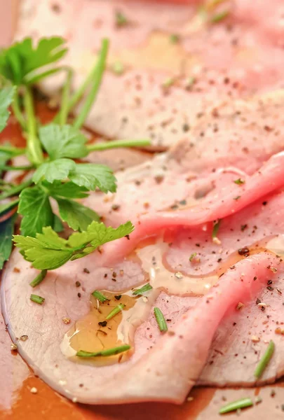 Roastbeef mit Öl und Kräutern — Stockfoto