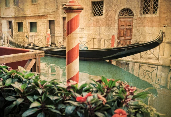 Vintage gondola on a venetian canal — Stock Photo, Image