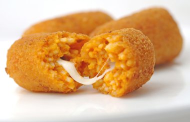 Suppli - kızarmış pirinç topları