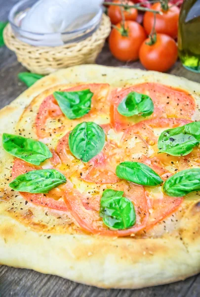 Pizza italiana rústica — Fotografia de Stock