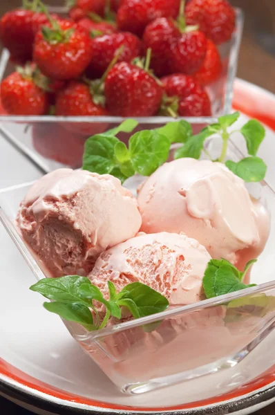 Gelato alla fragola — Foto Stock