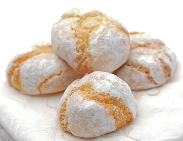 Amaretti, italský zákusek makarónek sušenky — Stock fotografie