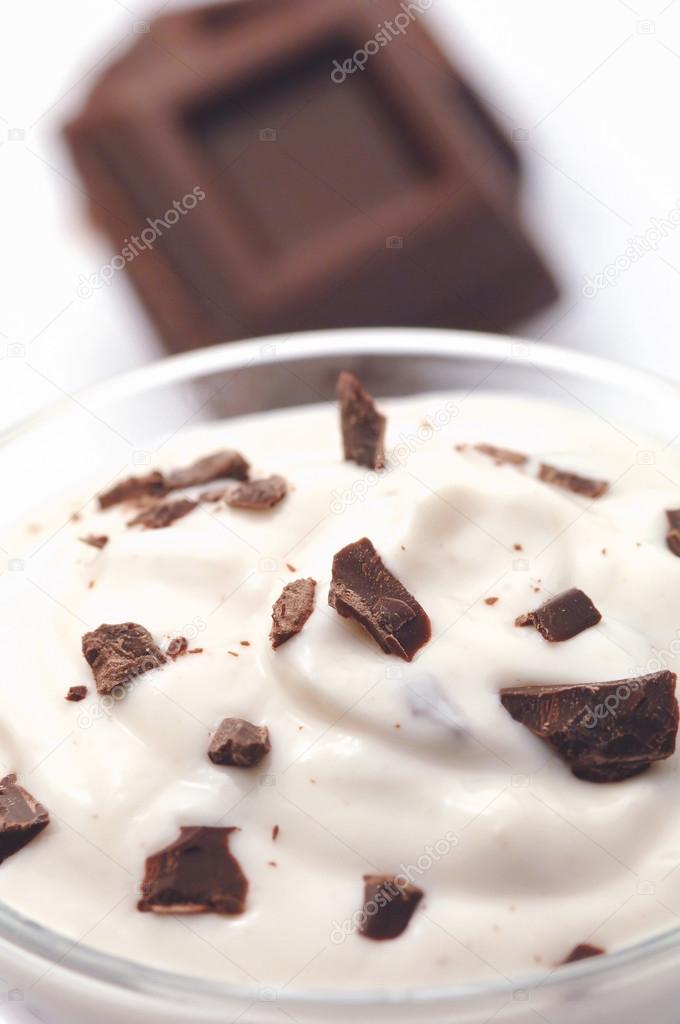 Stracciatella yoghurt with chocolate shavings