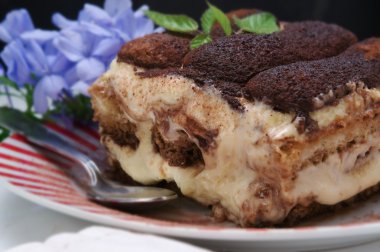 Tabakta tiramisu keki