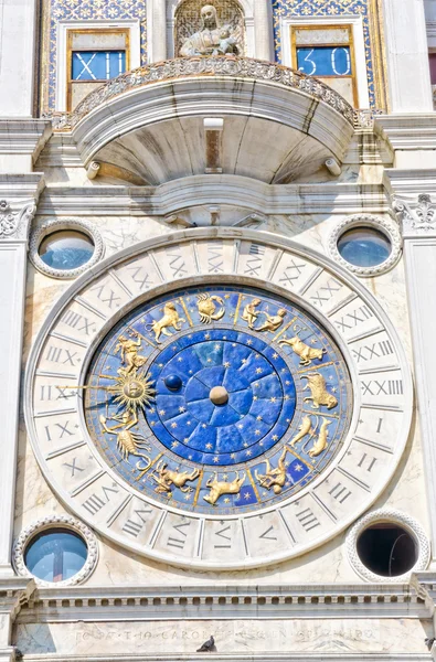 Zvěrokruh hodiny na náměstí svatého Marka — Stock fotografie