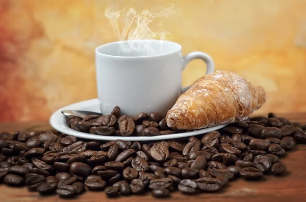 Italian espresso coffee with croissant — Stock Photo, Image