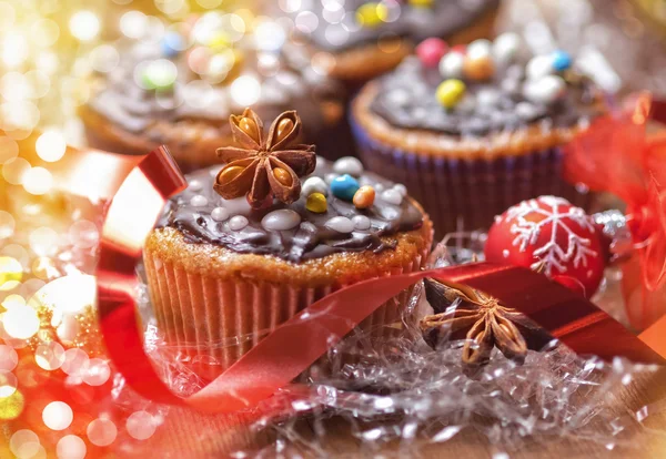 Cupcakes de Natal na mesa de madeira — Fotografia de Stock
