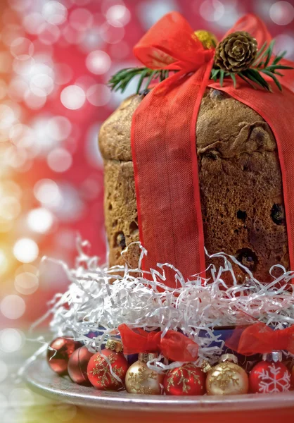 Панеттоне торт з різдвяні прикраси — стокове фото