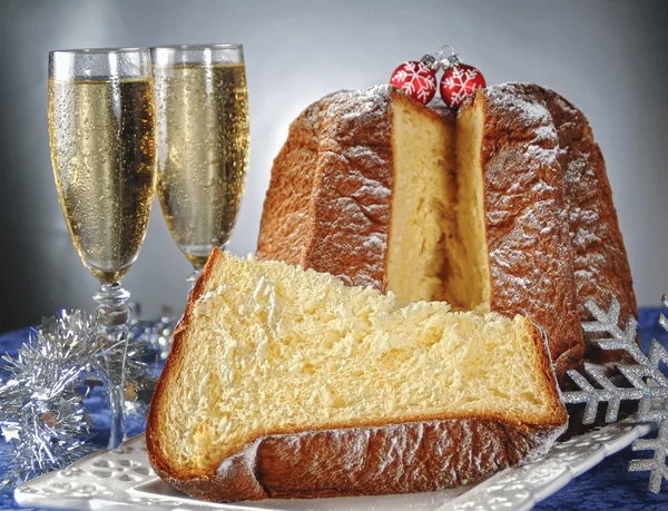 Pandoro, italienischer Weihnachtskuchen — Stockfoto