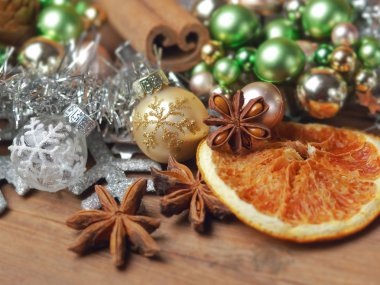 Portakal ve süslemeleri ile Noel baharat