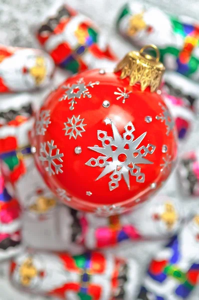 Christmas ball on Santa Claus chocolates — Zdjęcie stockowe