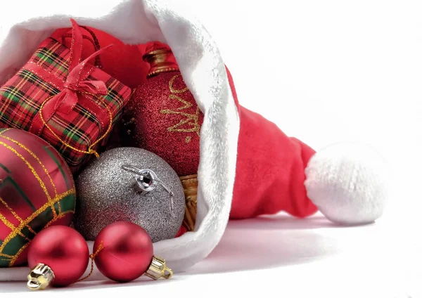 Sombrero de Navidad con decoraciones navideñas — Foto de Stock