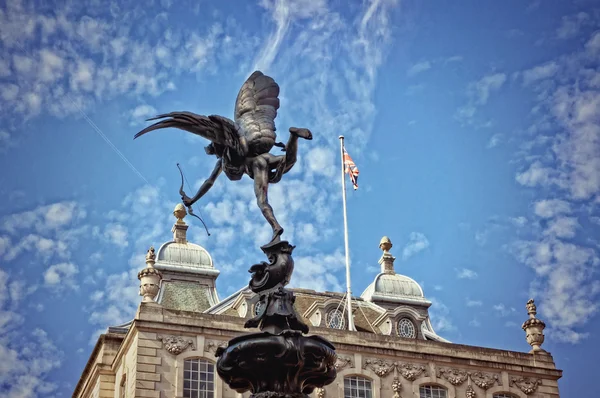 Статуя Эроса в Piccadilly Circus, Лондон, Великобритания — стоковое фото