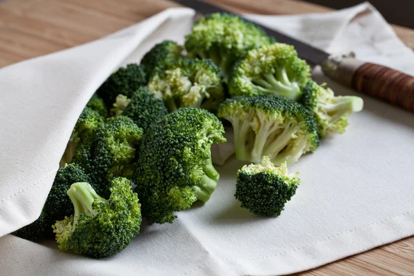 Green broccoli on  board — Stock Photo, Image