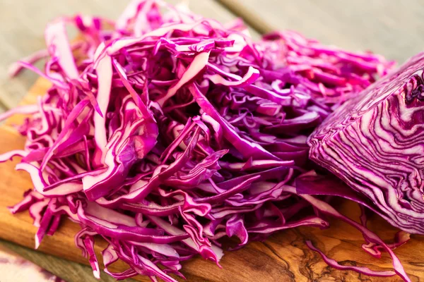 Sliced red cabbage on board — Stock Photo, Image