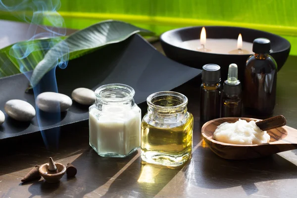 Ingredientes del spa (aceite, crema, exfoliante ) — Foto de Stock