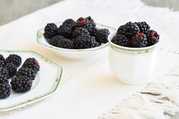 Fresh blackberries on the table — Stock Photo, Image