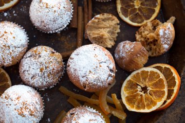 Ev yapımı turuncu muffins