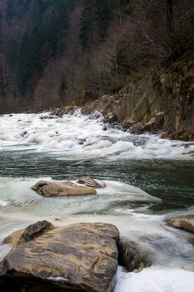 Winter landscape in the western Ukrainian Carpathians — Stock Photo, Image