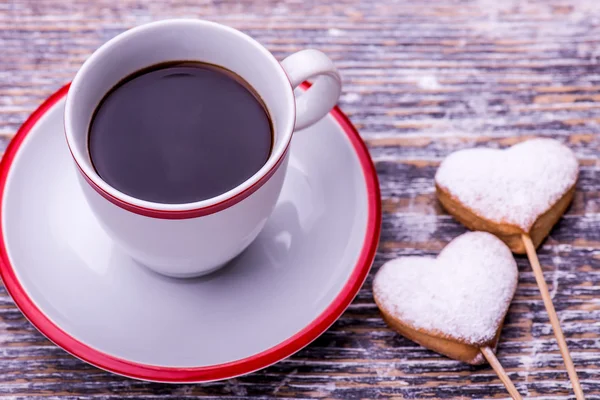 Coffee cup and biscuits, cookies in the shape of heart on wooden background. St.Valentine"s Day. — Stock Photo, Image