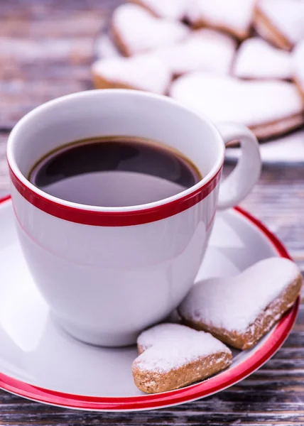 Coffee cup and biscuits, cookies in the shape of heart on wooden background. St.Valentine"s Day. — Stock Photo, Image