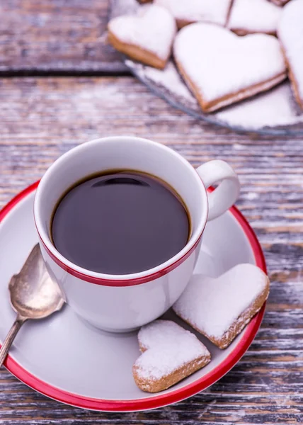 Coffee cup and biscuits, cookies in the shape of heart on wooden background. St.Valentine"s Day. — Stock Photo, Image