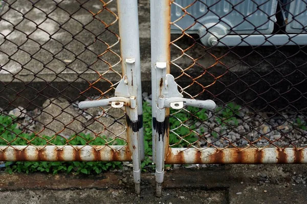高電圧トランスの危険安全地帯のロックドア — ストック写真