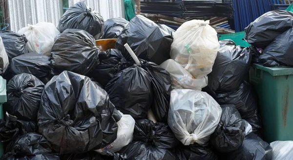 Çöp Toplayıcısına Hazırlanmak Için Bir Sürü Çöp Torbası Telifsiz Stok Fotoğraflar