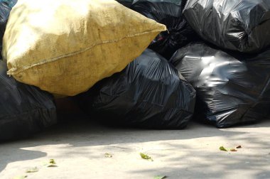Teslimat için ayrı bir atık ve paket hazırlanıyor. 