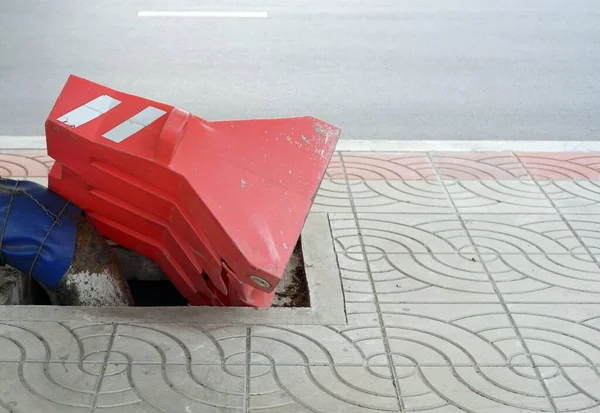 Placa Barreira Maneira Caminhar Para Proteger Uma Porta Drenagem Água — Fotografia de Stock