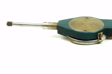 Beyaz arka planda bir vintage çevirme göstergesinin holizontal veiw uzantısı.