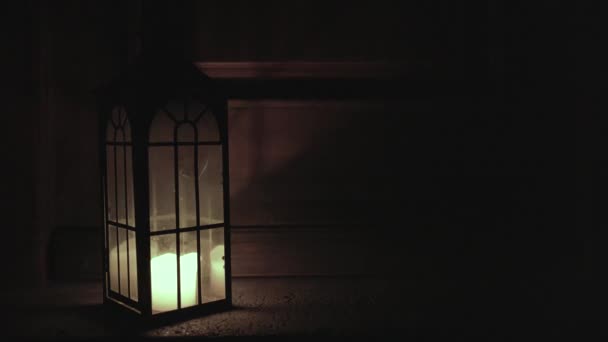 Světlo Svíčky Větru Během Temné Noci — Stock video
