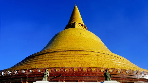 Grand pagoda świątyni z błękitnego nieba — Zdjęcie stockowe