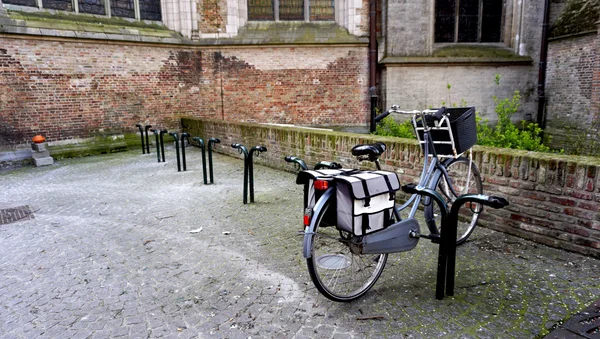 Bicicleta y cerradura en Brujas Bélgica —  Fotos de Stock