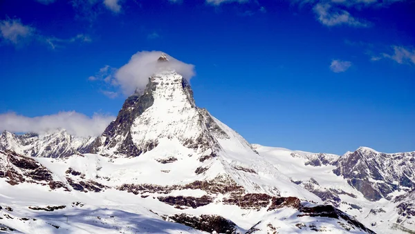 Matterhornkulisse an einem klaren, sonnigen Tag — Stockfoto