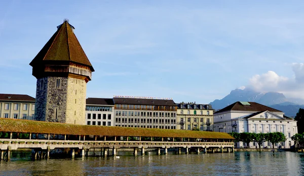 Wooden Chapel Bridge and Tower in Lucerne — Stock Photo, Image