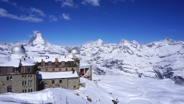Gornergrat tren istasyonu ve Matterhorn tepe içinde belgili tanımlık geçmiş