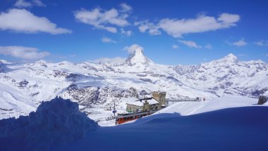 Gornergrat tren istasyonuna Matterhorn tepe manzara ile