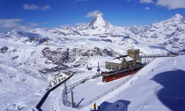 Gornergrat tren istasyonu Matterhorn pik ile toplayan 