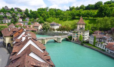 tarihi eski şehir şehir ve nehir görünümü 