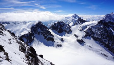 Titlis Vadisi Dağları Sağanak Kar