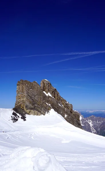 Ski snow mountains park titlis vertikal — Stockfoto