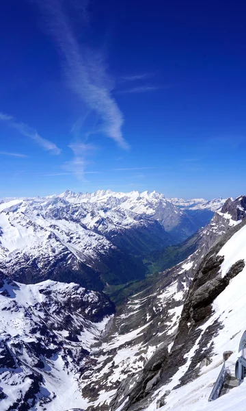 Szene von Schnee Bergen Tal Titlis — Stockfoto