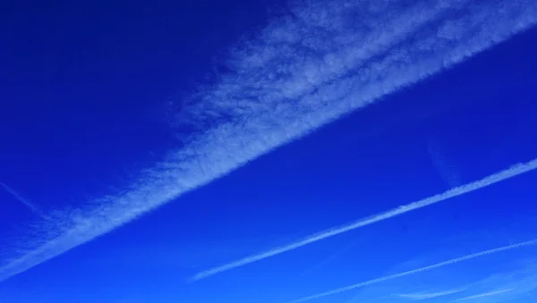 Lebendige Farbe blauer Himmel — Stockfoto