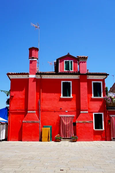 Burano arquitectura edificio de color rojo — Foto de Stock