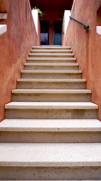 Escalera del edificio de la vieja casa — Foto de Stock